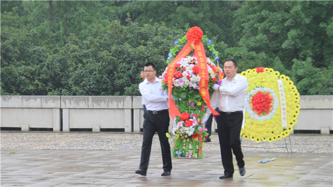 祭英烈 天地同悲 鑄誓言 再抒摯情