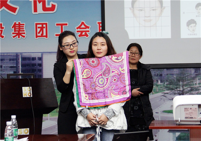 控股集團(tuán)工會(huì)、蘇豪傳媒聯(lián)合舉辦“衣品文化——個(gè)人形象管理講座”