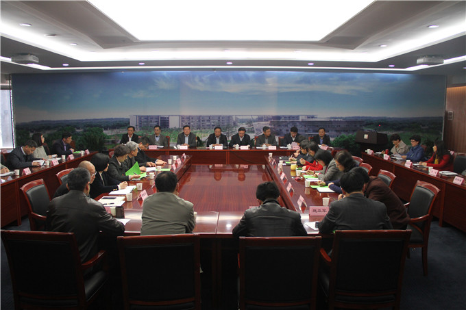 集團(tuán)總部召開2015年度述職述廉及效能考核會(huì)議